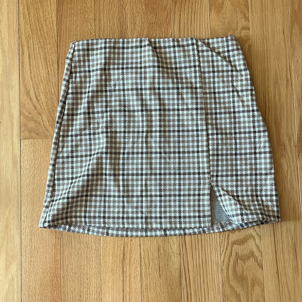 Pink Rose medium brown and white skirt